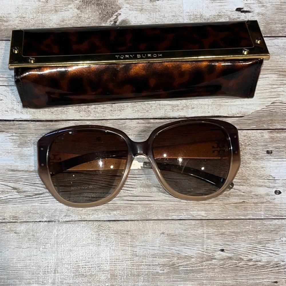 Tory Burch oversized polarized Sunglasses brown/beige gradient lenses.
